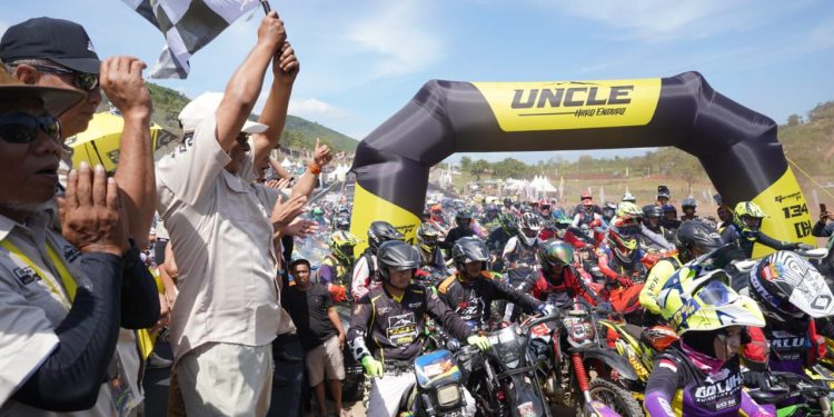 Dibuka Paman Birin, 22 Rider Internasional Ikuti Uncle Hard Enduro 2024