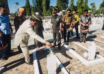 Memperingati Hari Veteran, Paman Birin Pimpin Ziarah ke TMP Bumi Kencana