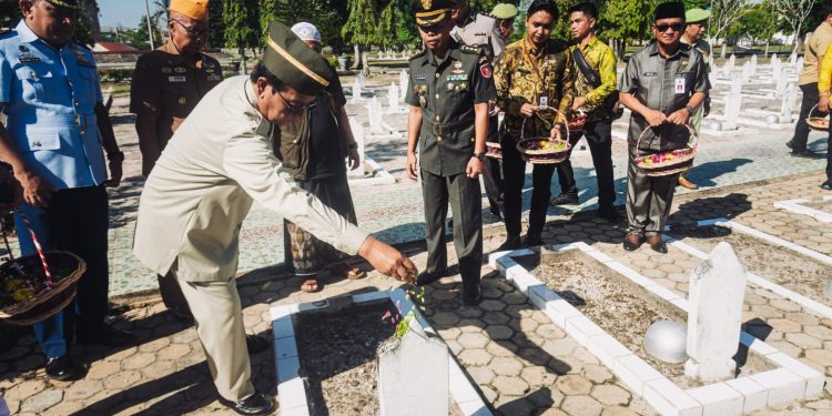 Memperingati Hari Veteran, Paman Birin Pimpin Ziarah ke TMP Bumi Kencana