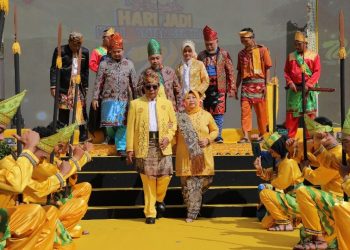 Tari Kolosal “Pahlawan Perempuan” Sambut Paman Birin dan Acil Odah