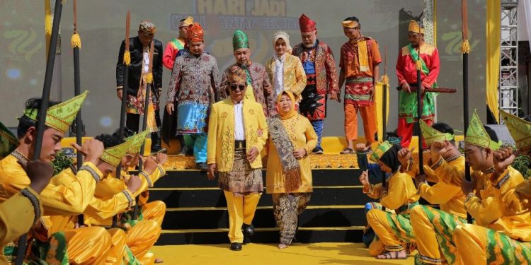 Tari Kolosal “Pahlawan Perempuan” Sambut Paman Birin dan Acil Odah