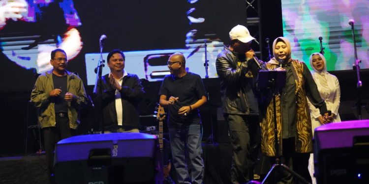 Duet Paman Birin-Acil Odah Ramaikan Semarak Kemerdekaan Bersama Rhoma Irama