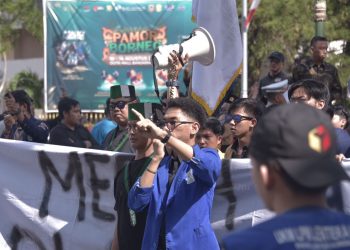 Tolak RUU Pilkada, Mahasiswa ‘Serbu’ Gedung DPRD Kalsel