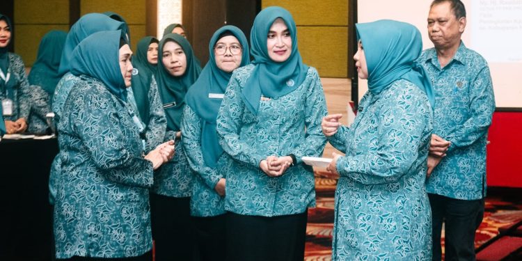 Acil Odah Berikan Pembekalan Kapasitas Ketua TP PKK dan Kades Se-Kabupaten HSU