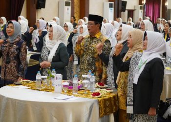 Paman Birin Dorong Bidan Menjadi Pionir Kesehatan