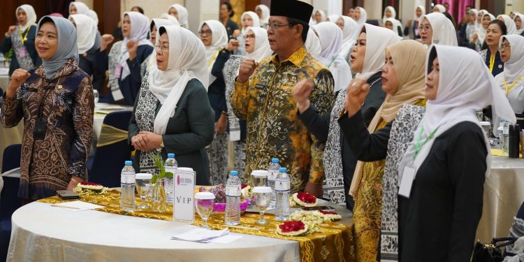 Paman Birin Dorong Bidan Menjadi Pionir Kesehatan