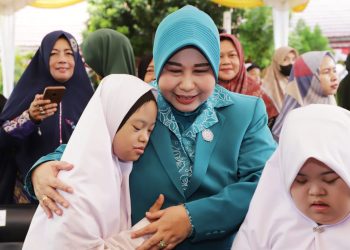 Paman Birin dan Acil Odah Peringati Hari Indonesia Menabung Bersama Pelajar SLB Negeri 2 Martapura