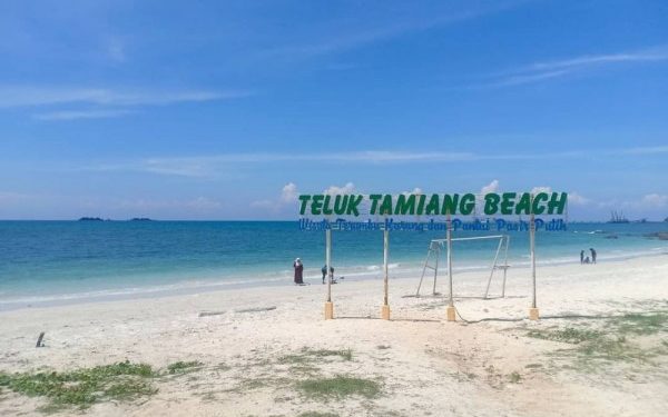 Pesona Wisata Pantai Teluk Tamiang Kotabaru