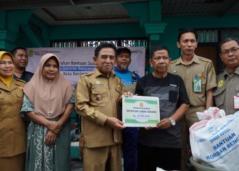 Wakil Walikota Salurkan Bantuan untuk Korban Kebakaran di Jalan Saka Permai