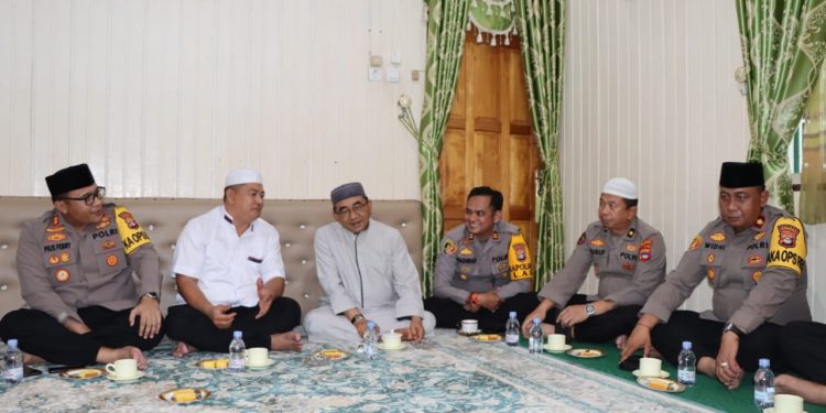 Dua Kapolres Bersilaturahmi ke Kediaman Guru Bakhiet