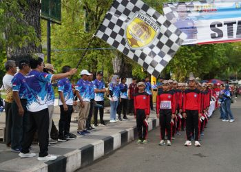 Meriahkan HUT Ke-79 RI, Aulia Lepas Peserta Lomba Gerak Jalan Antar Pelajar