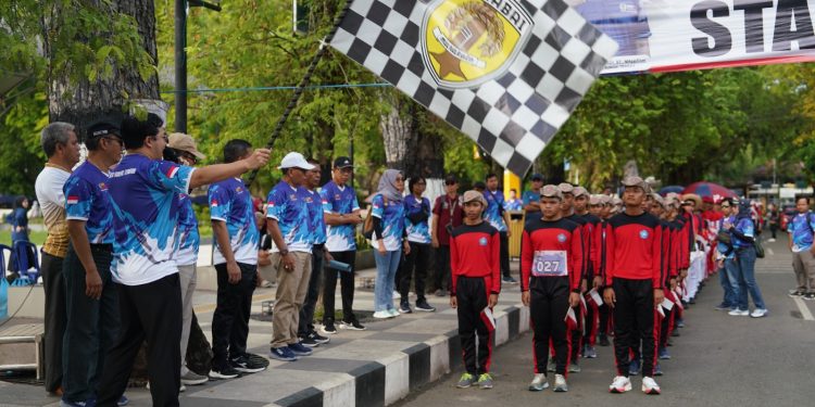Meriahkan HUT Ke-79 RI, Aulia Lepas Peserta Lomba Gerak Jalan Antar Pelajar