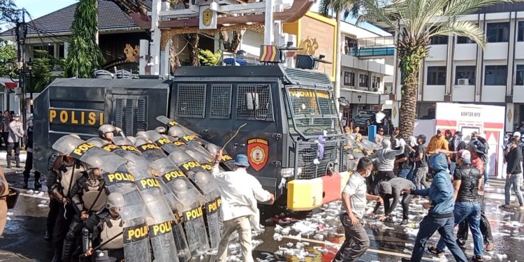 Dua Kali Ledakan Keras Terdengar di Balaikota Banjarmasin, Ada Apa?