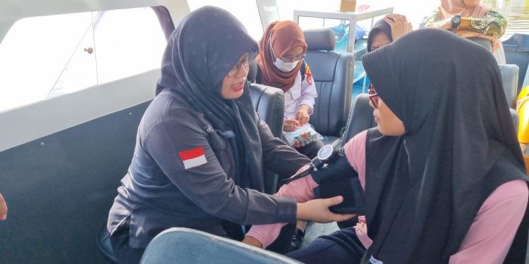 Pelayanan Kesehatan Gratis untuk Warga Pesisir Sungai