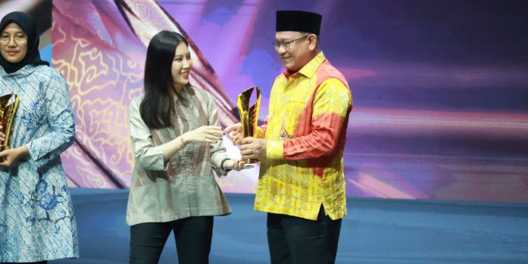 Bupati Kotabaru Raih Regional Leadership Award 2024