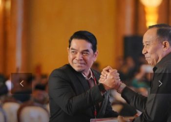 Zairullah Terima Duplikat Bendera Pusaka Merah Putih