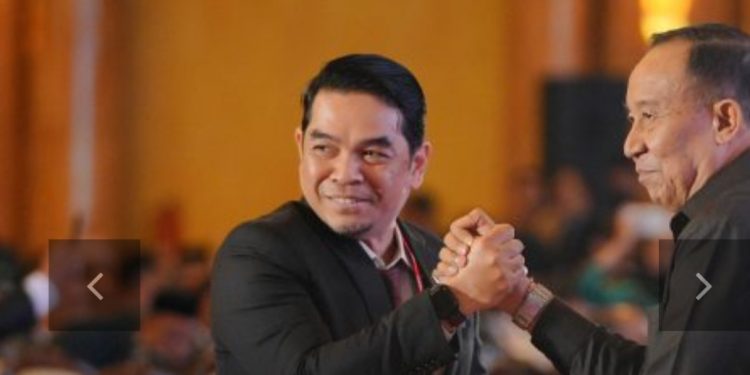 Zairullah Terima Duplikat Bendera Pusaka Merah Putih