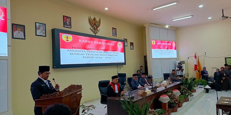 Hadiri Pelantikan Anggota DPRD HST, Aulia Berharap Sinergi Eksekutif dan DPRD Semakin Harmonis