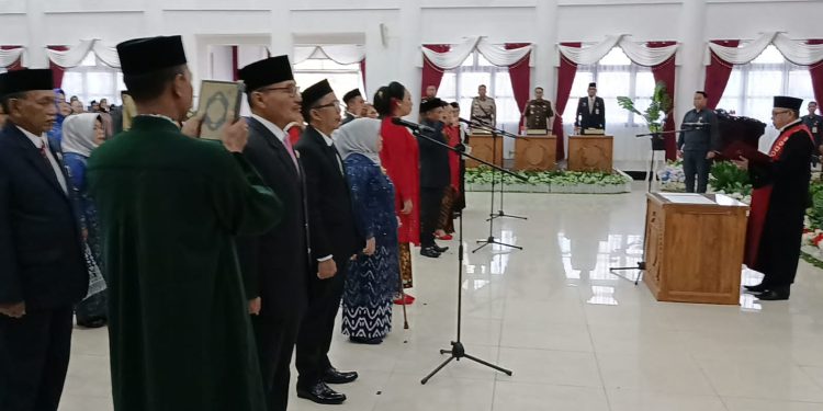 25 Anggota DPRD Barsel Periode 2024-2029 Dilantik, 10 Orang Pendatang Baru