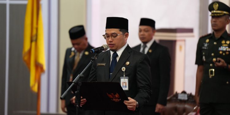 Kukuhkan 48 Anggota Paskibraka, Ini Pesan Bupati HST