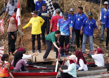 64 Tim Meriahkan Lomba Bakayuh Jukung Bupati Cup 2024