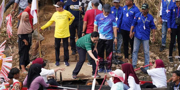 64 Tim Meriahkan Lomba Bakayuh Jukung Bupati Cup 2024