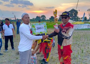 Meriahkan HUT Ke-79 Kemerdekaan RI, Desa Taras Padang Gelar Motor Cross