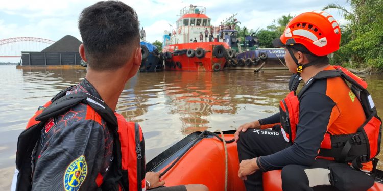 Terpeleset Saat Ingin Naik Kapal, Seorang Pria Tenggelam di Sungai Barito