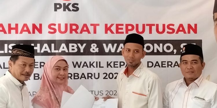 Sah! PKS Serahkan B-1 KWK untuk Lisa Halaby dan Wartono