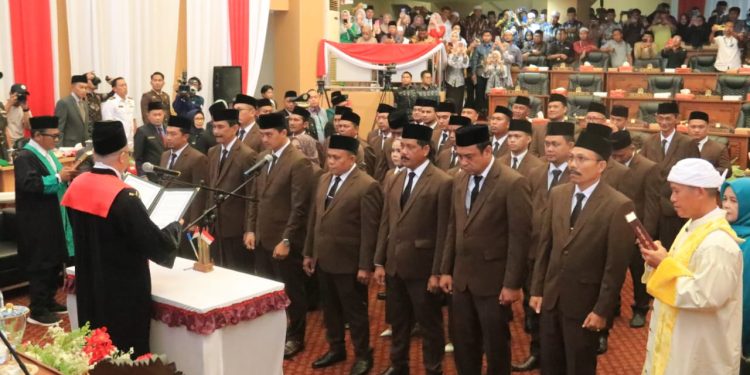 35 Anggota DPRD Tanah Bumbu Periode 2024-2029 Dilantik