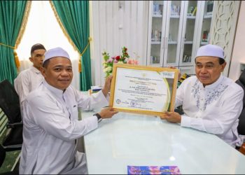 Zairullah Terima Penghargaan Lencana Bakti dari Kementerian PDTT