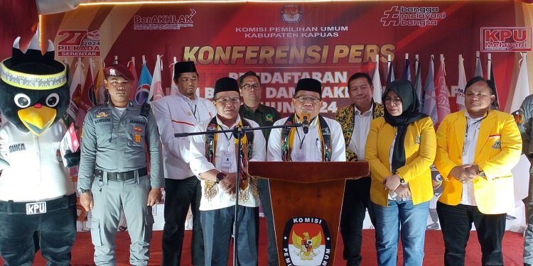 Erlin Hardi-Alberkat Yadi Pendaftar Pertama di KPU Kapuas