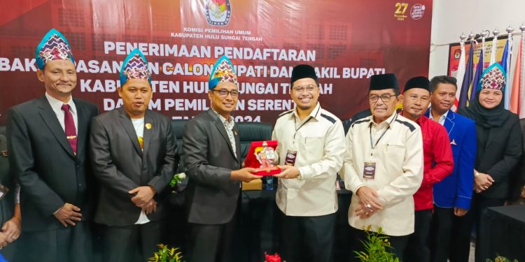 Diusung Demokrat dan PDIP, Aulia-Mansyah Mendaftar ke KPU HST