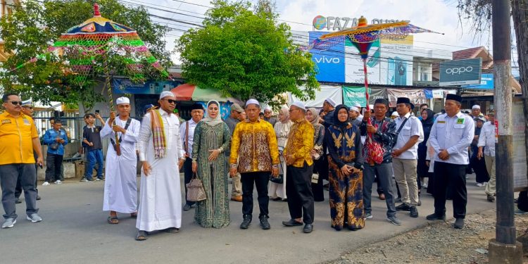 Lantunan Sholawat Badar Iringi Bang Rizal-Ustaz Rosyadi Mendaftar di KPU HST