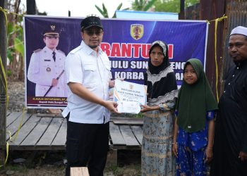 Aulia Serahkan Bantuan untuk Warga Terdampak Kebakaran