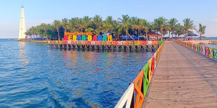 Destinasi Wisata Pulau Beras Basah Bontang
