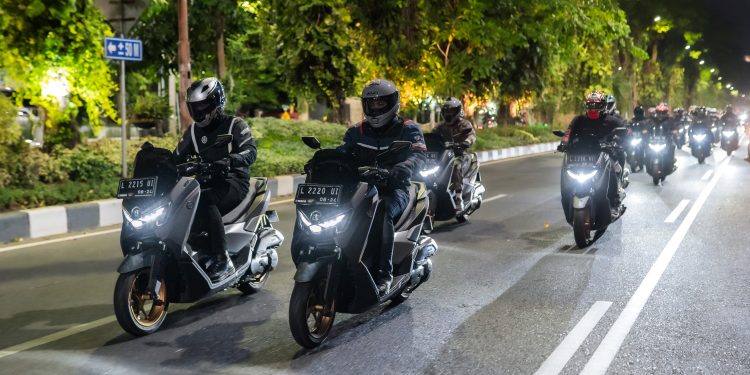 Sensasi Berkendara NMAX TURBO, Ini Fitur yang Jadi Andalan Biker Saat Touring Jarak Jauh