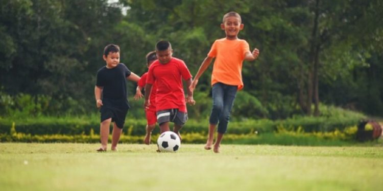 Olahraga Bisa Cegah Anak Kecanduan Gadget, Begini Penjelasannya
