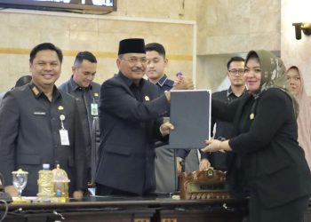 Rapat Paripurna DPRD Kalsel, Gubernur Sampaikan Pendapat Akhir atas Tiga Raperda
