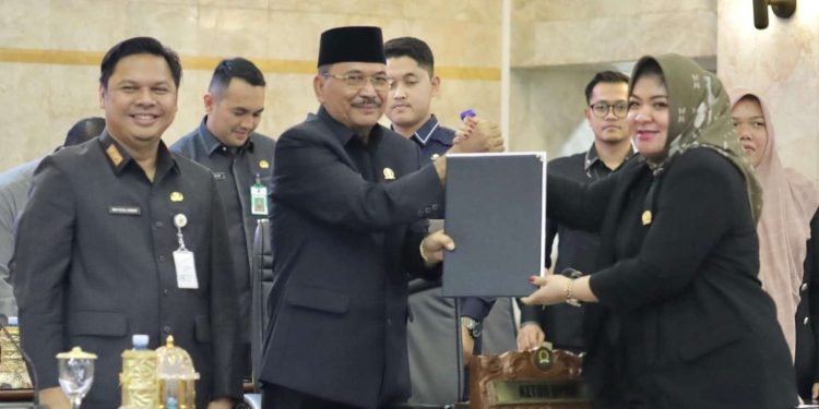 Rapat Paripurna DPRD Kalsel, Gubernur Sampaikan Pendapat Akhir atas Tiga Raperda