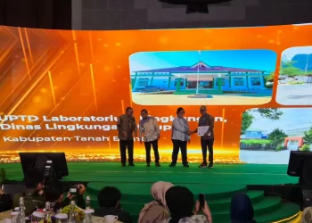 Laboratorium Lingkungan DLH Tanbu Raih Anugerah Adi Niti dari Kementerian LHK