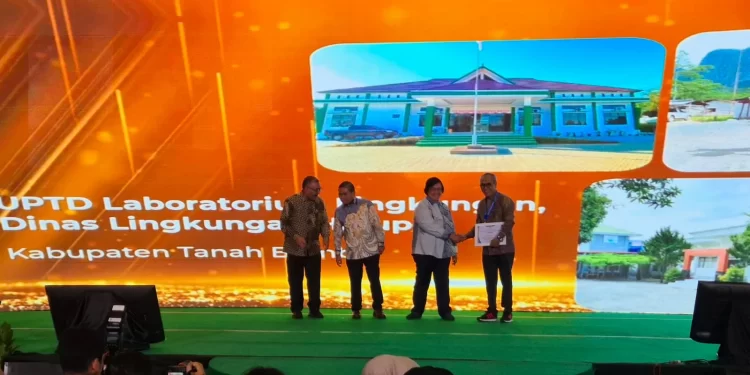 Laboratorium Lingkungan DLH Tanbu Raih Anugerah Adi Niti dari Kementerian LHK