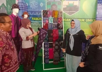 Tanah Bumbu Tampilkan Kain Tenun Pagatan dan Produk UMKM di Kalsel Expo 2024