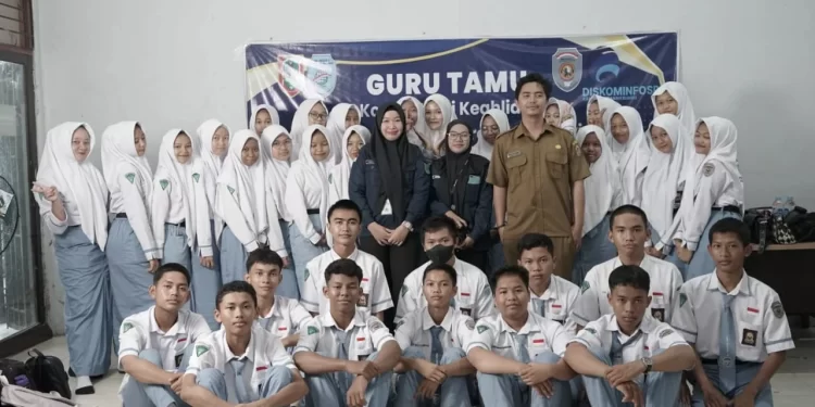 Diskominfo Tanbu Bekali Siswa SMKN 2 Simpang Empat Tentang Ajaran Dasar Produksi Siaran Lokal
