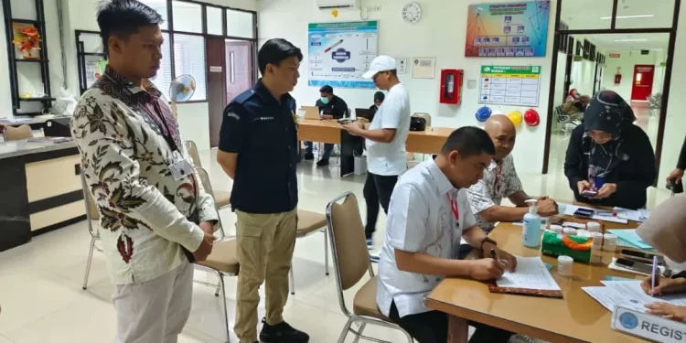 Paslon Andi Rudi Latif – Bahsanuddin Jalani Pemeriksaan Kesehatan di RSUD Ulin Banjarmasin