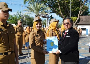 Ibnu Sina Serahkan SK CPNS kepada 4 Alumni IPDN