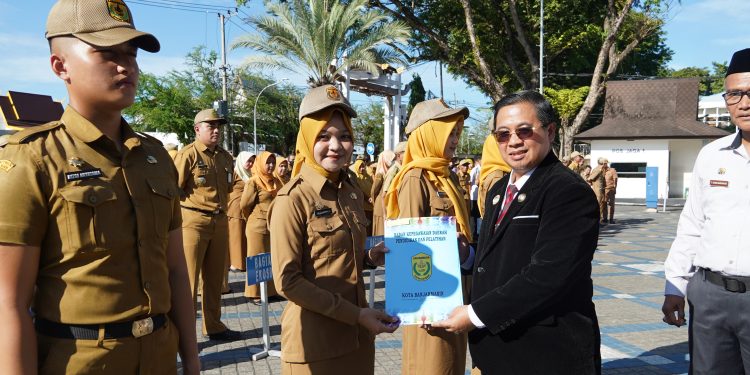 Ibnu Sina Serahkan SK CPNS kepada 4 Alumni IPDN