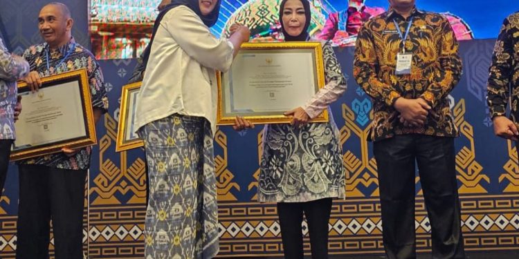 Paman Birin Kembali Terima Penghargaan SRIKANDI