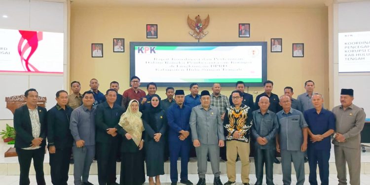 KPK dan DPRD HST Teken Komitmen Antikorupsi