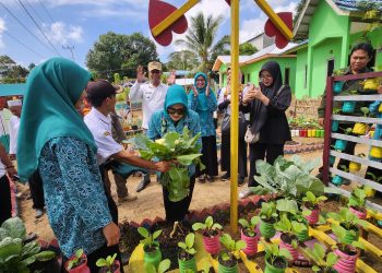 Ketua PKK Kotabaru Monitoring Program PK2D di Desa Pondok Labu
